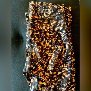 Lulu Lemon size 4 crop stretch pants.